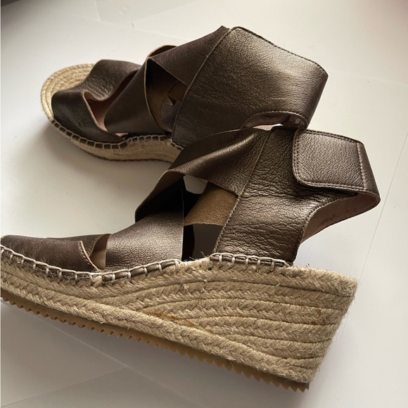 Eileen Fisher Willow Metallic Espadrille Wedge Sandal - Picture 1 of 9